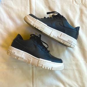 Black Air Force 1’s pixel